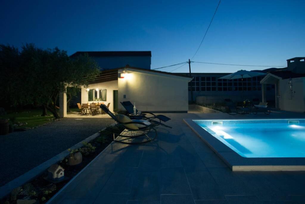 Lodge Jomi Kaštel Novi Extérieur photo