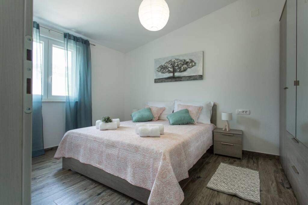 Lodge Jomi Kaštel Novi Extérieur photo