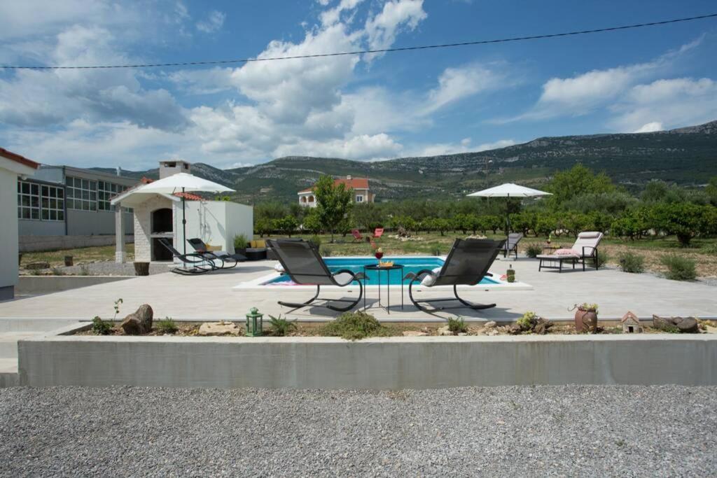 Lodge Jomi Kaštel Novi Extérieur photo