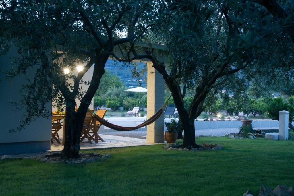 Lodge Jomi Kaštel Novi Extérieur photo